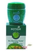 Осветляющий крем для кожи вокруг глаз SPF 30 "Biotique"