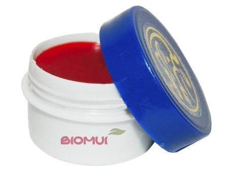 Бальзам для губ с клубникой, шиповником и красной охрой «East Magic»